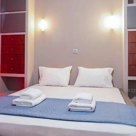 Westside Apartment, 2 Bdrms, Vesta Philoxenia Apartment