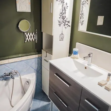 Westside Apartment, 2 Bdrms, Vesta Philoxenia Apartment